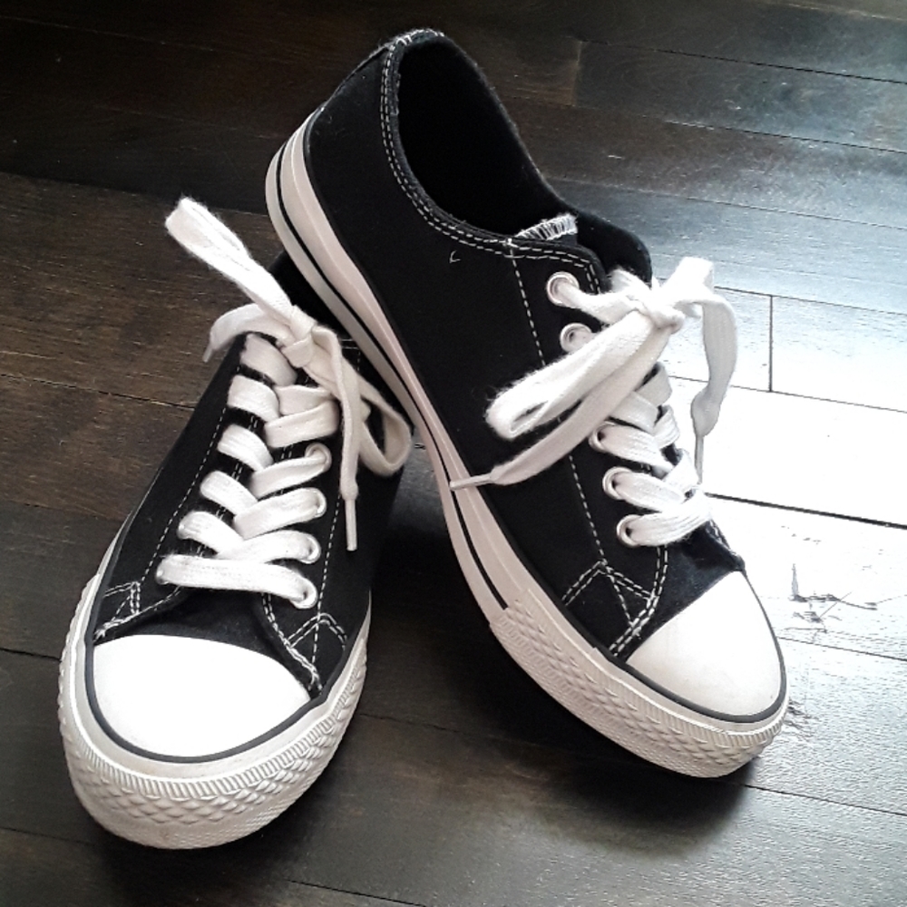 "Falls Creek" Sneakers